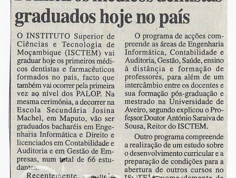 Primeiros médicos dentistas graduados hoje no país – 21 de Setembro de 2002 (Notícias)