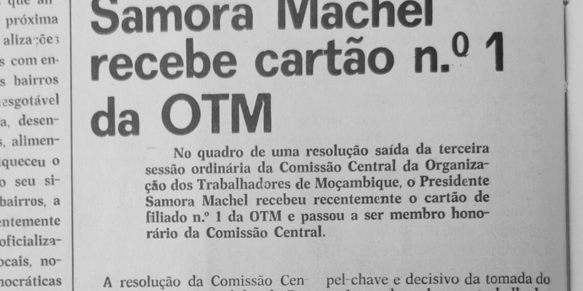 Presidente Samora Machel recebe cartão nº 1 da Organização dos Trabalhadores de Moçambique (OTM) – 23 de Setembro de 1984 (Tempo)