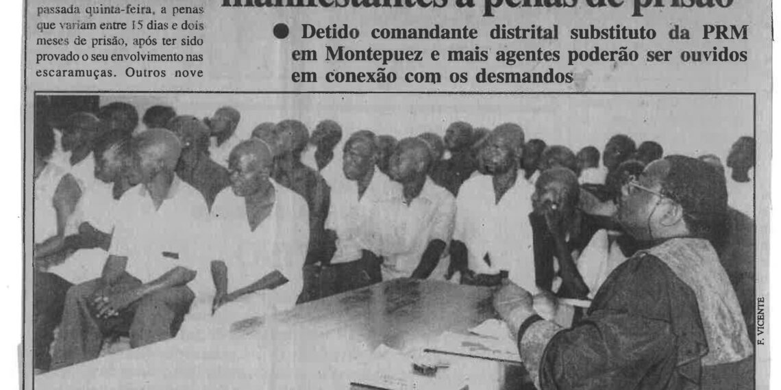 Tribunal da Beira condena manifestantes a penas de prisão: Detido comandante distrital substituto da Polícia da República de Moçambique (PRM) em Montepuez e mais agentes poderão ser ouvidos em conexão com os desmandos – 16 de Novembro de 2000 (Notícias)
