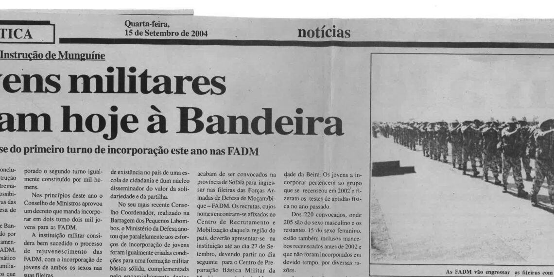No Centro de Instrução de Munguíne: Jovens militares juram hoje à Bandeira – Trata-se do primeiro termo de incorporação este ano nas Forças Armadas de Defesa de Moçambique – 15 de Setembro de 2004 (Notícias)