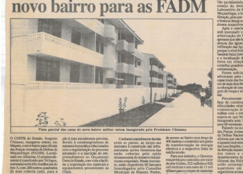 Chefe do Estado inaugura novo bairro para as Forças Armadas de Defesa de Moçambique (FADM) – 04 de Fevereiro de 2002